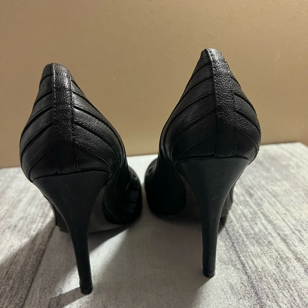 AUTHENTIC TORY BURCH HARTLEY HEELS SIZE 7.5M BLACK